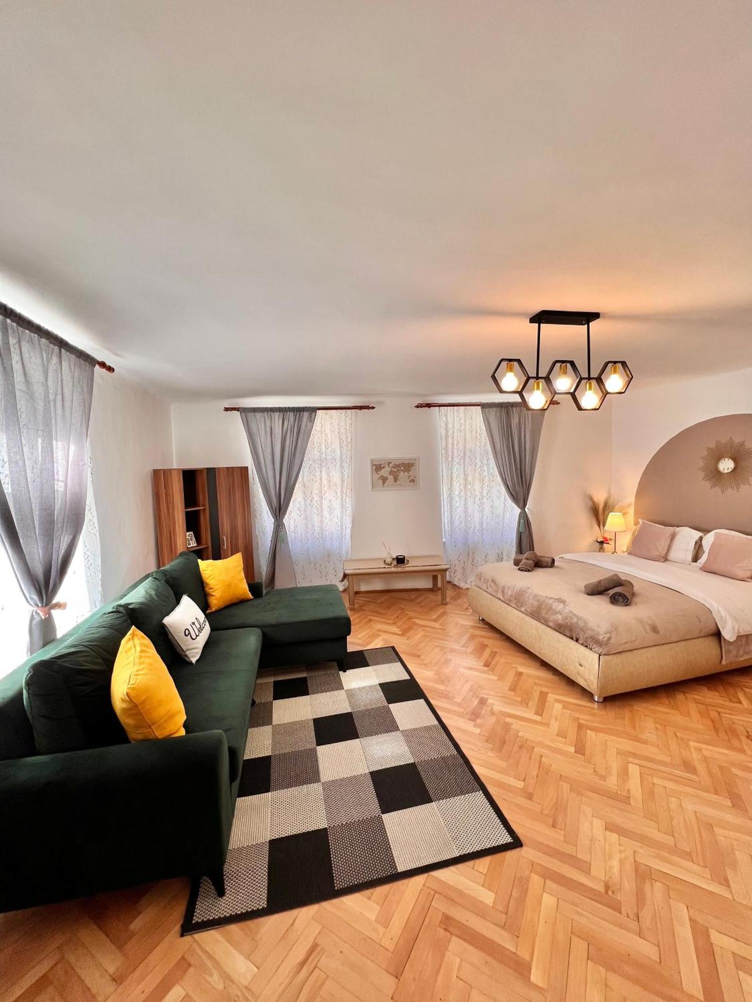Old Town City Center Apartments Брашов Екстер'єр фото