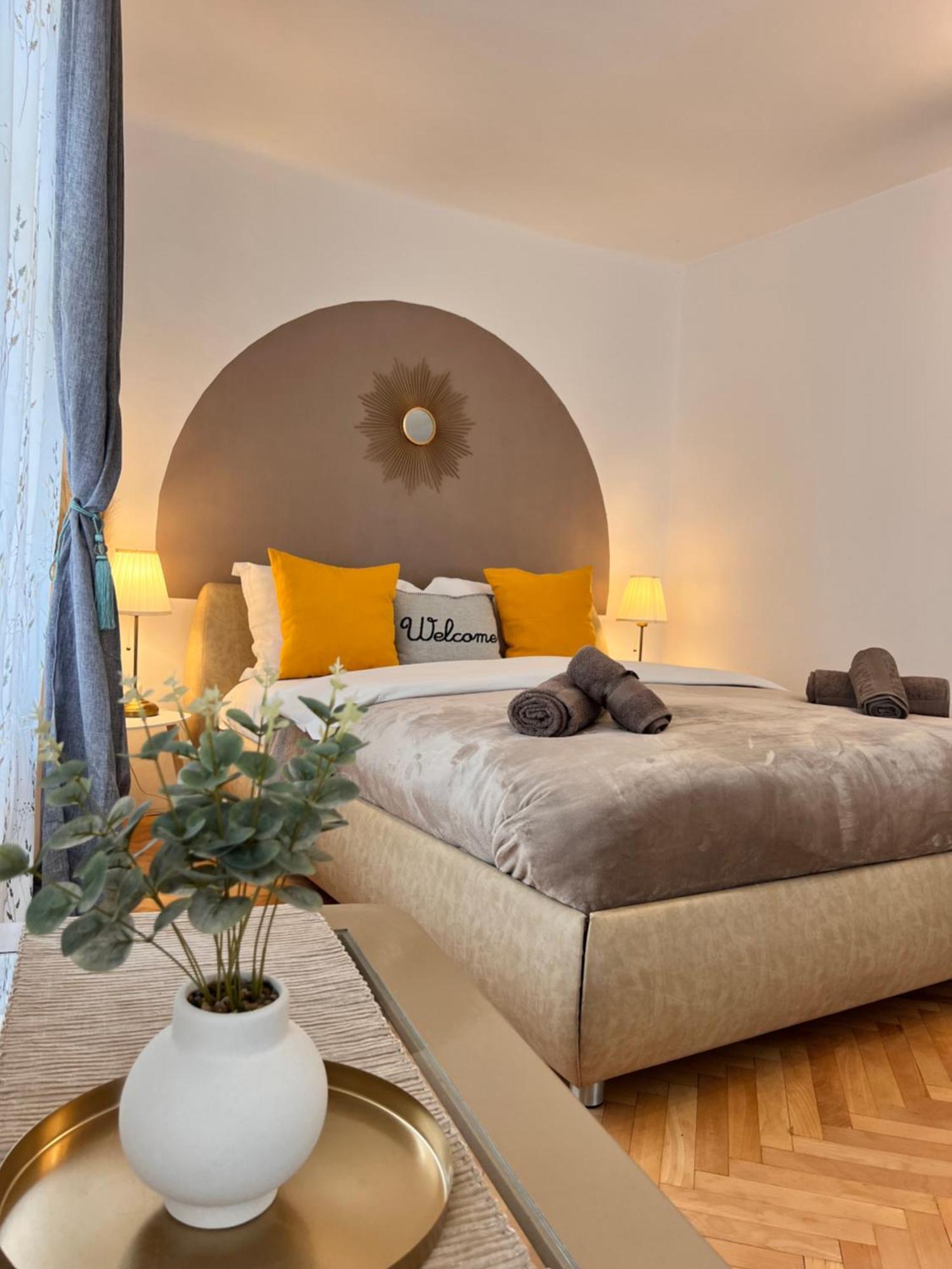 Old Town City Center Apartments Брашов Екстер'єр фото