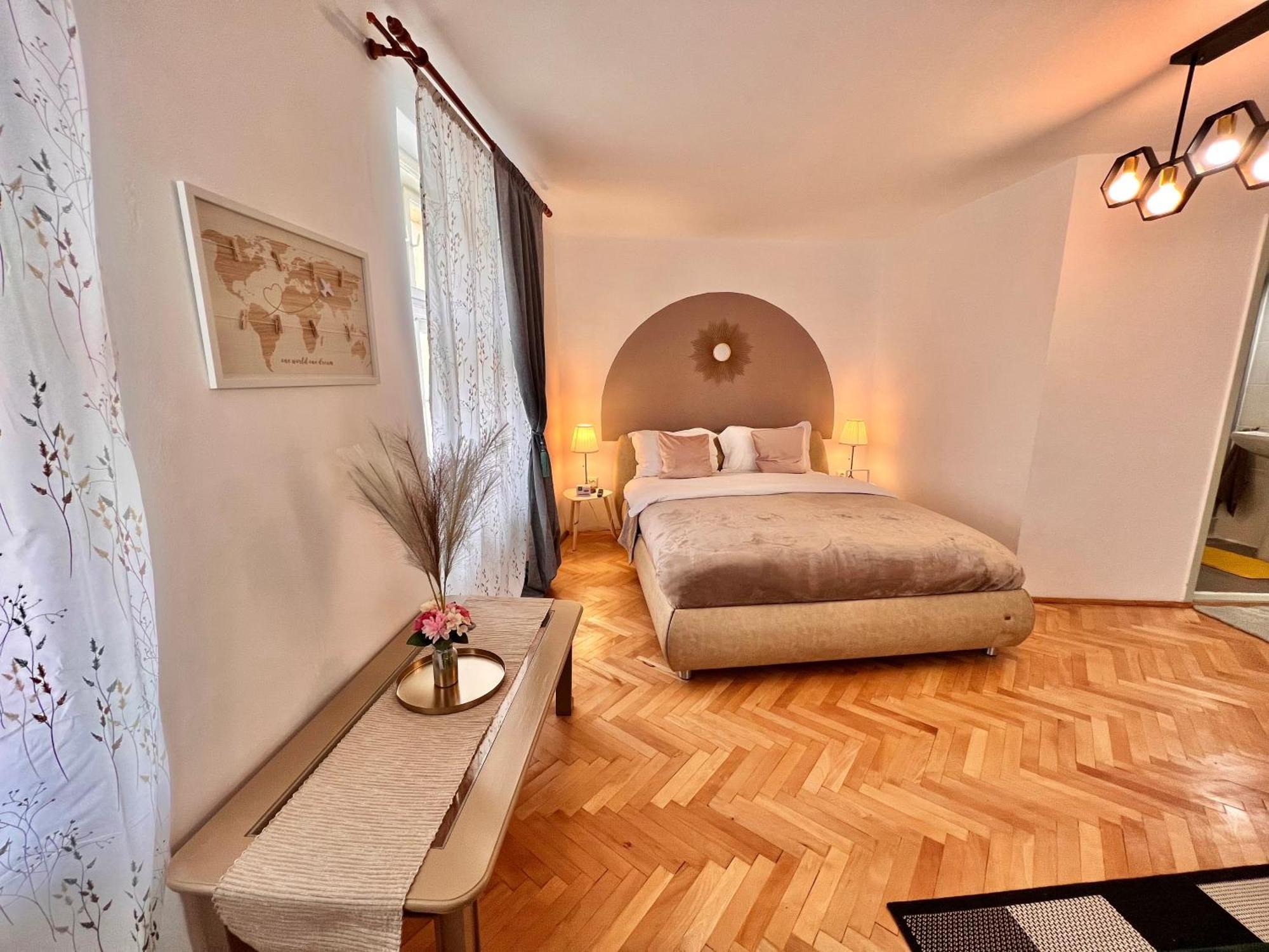 Old Town City Center Apartments Брашов Екстер'єр фото