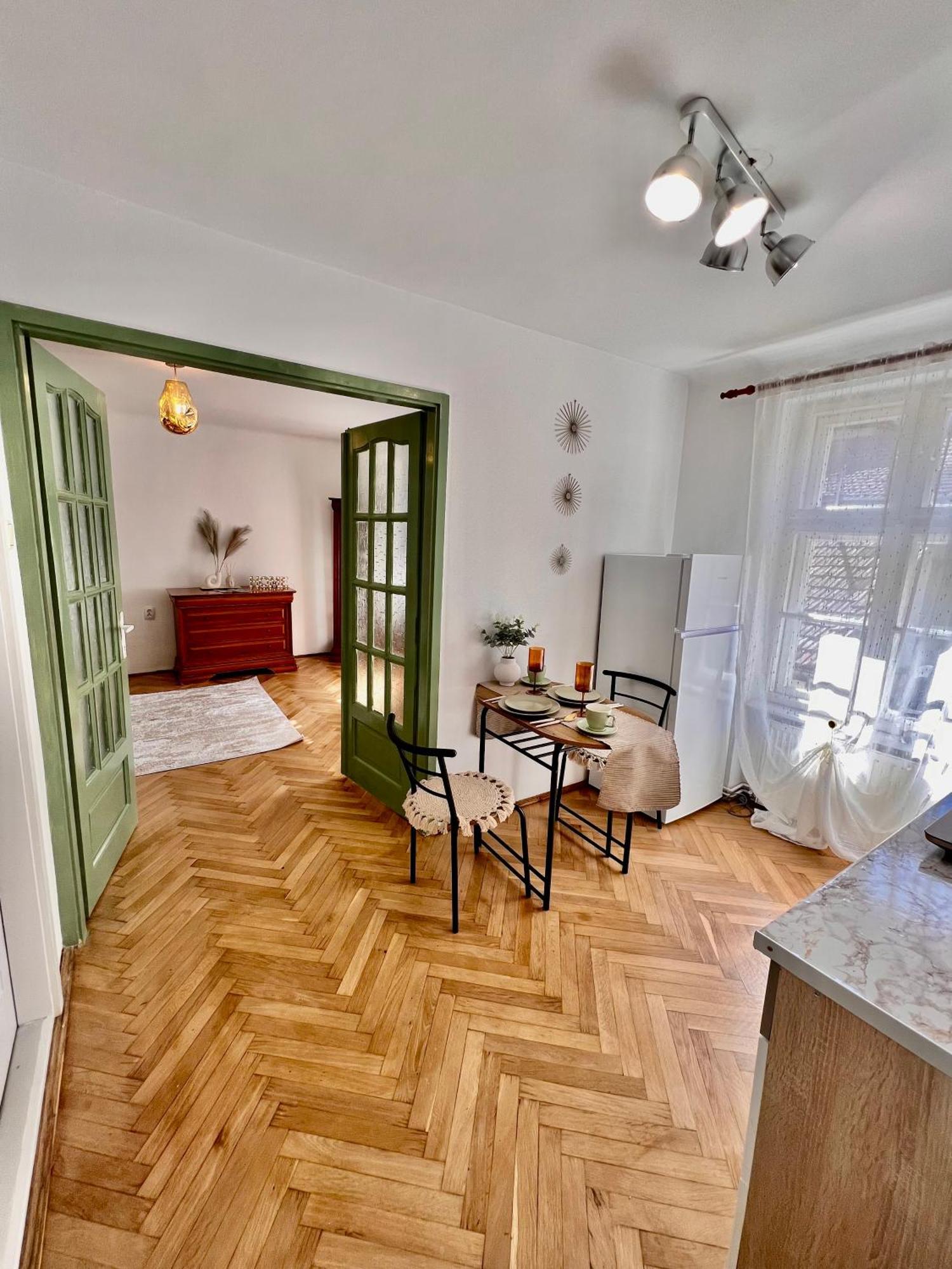 Old Town City Center Apartments Брашов Екстер'єр фото