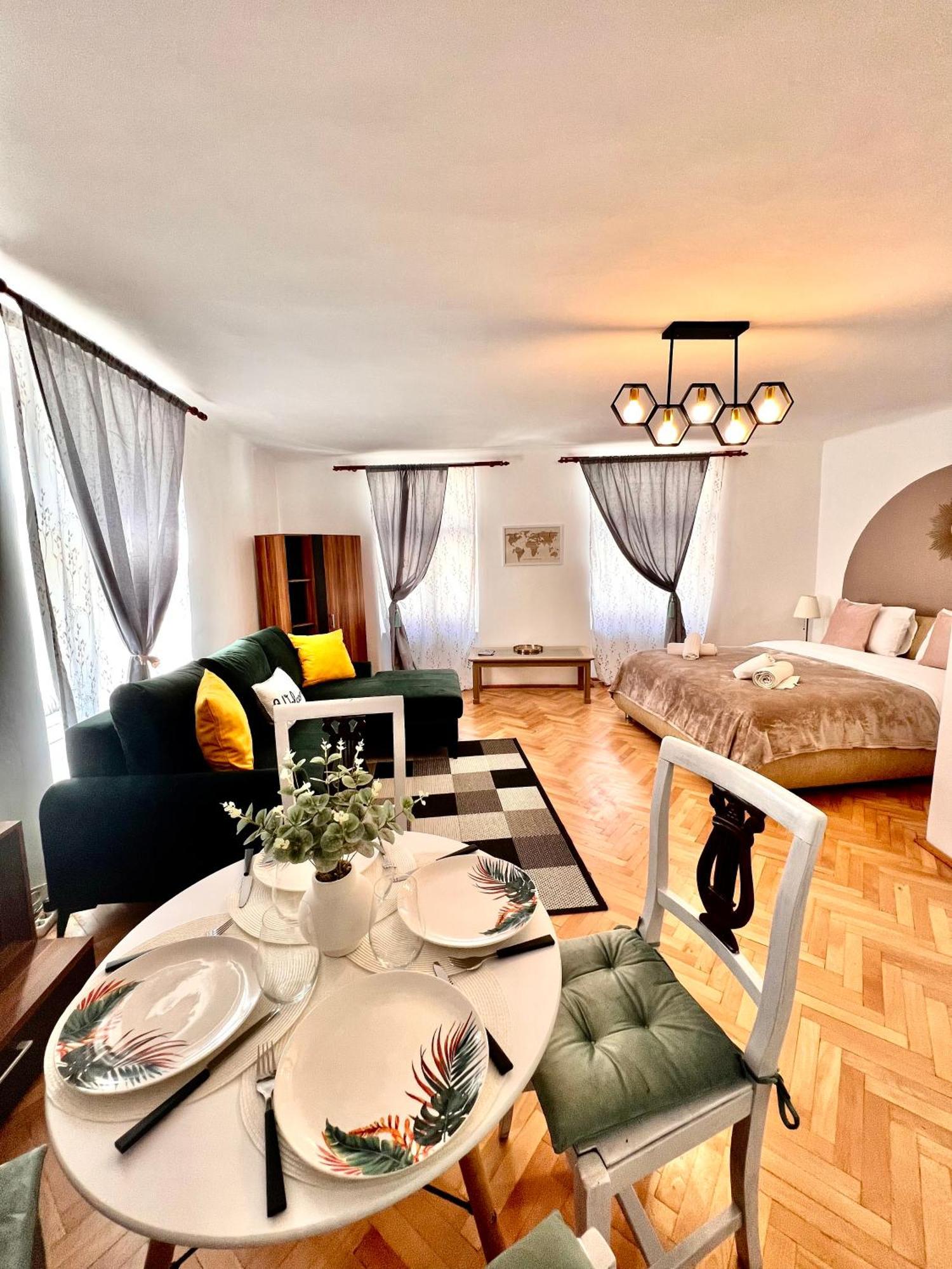 Old Town City Center Apartments Брашов Екстер'єр фото