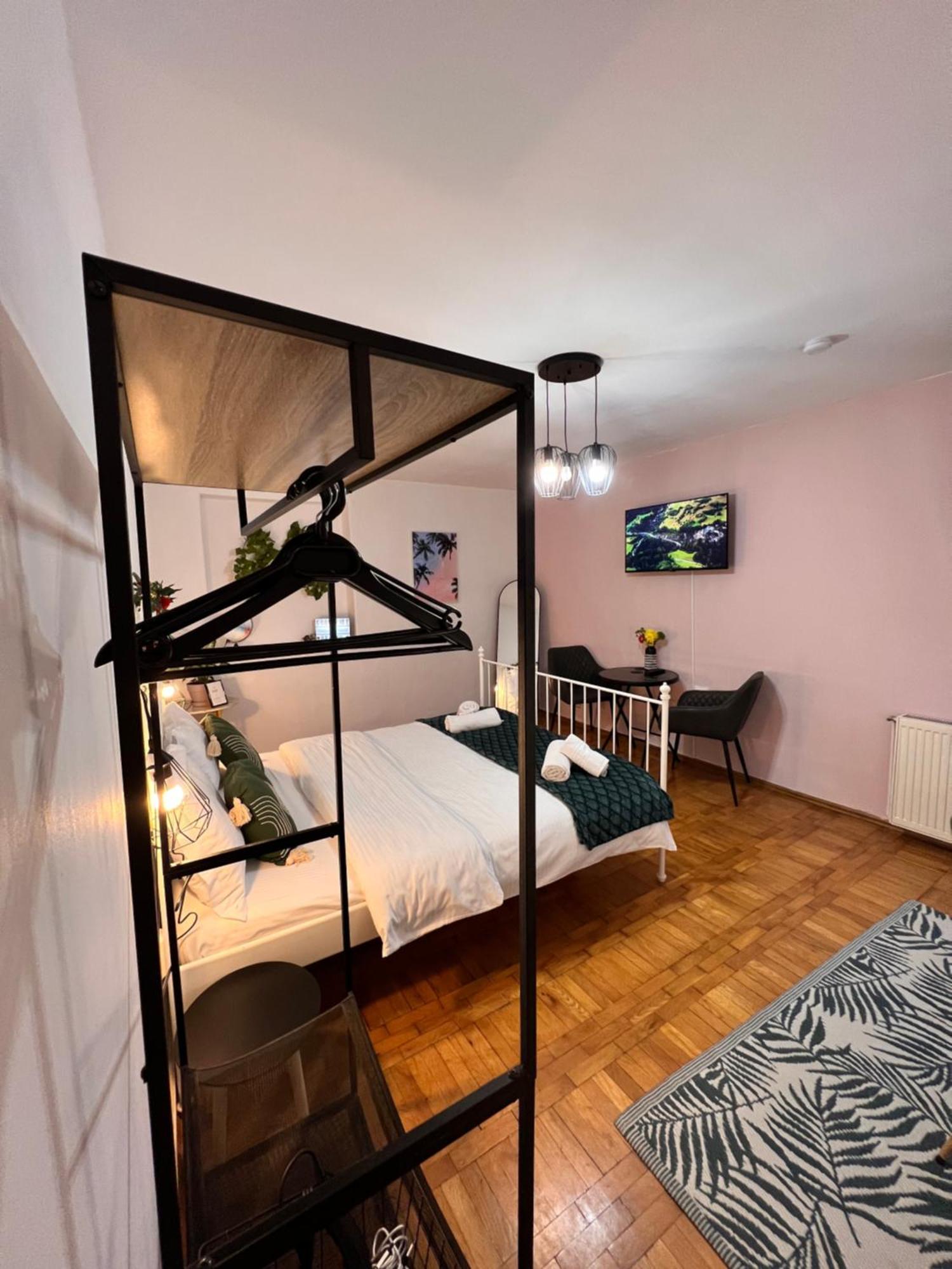 Old Town City Center Apartments Брашов Екстер'єр фото