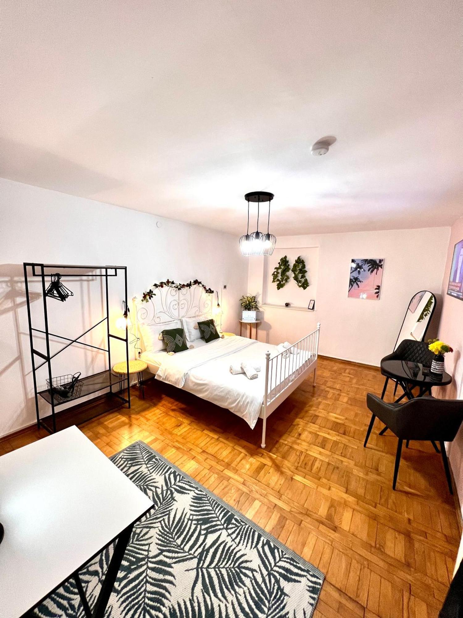 Old Town City Center Apartments Брашов Екстер'єр фото