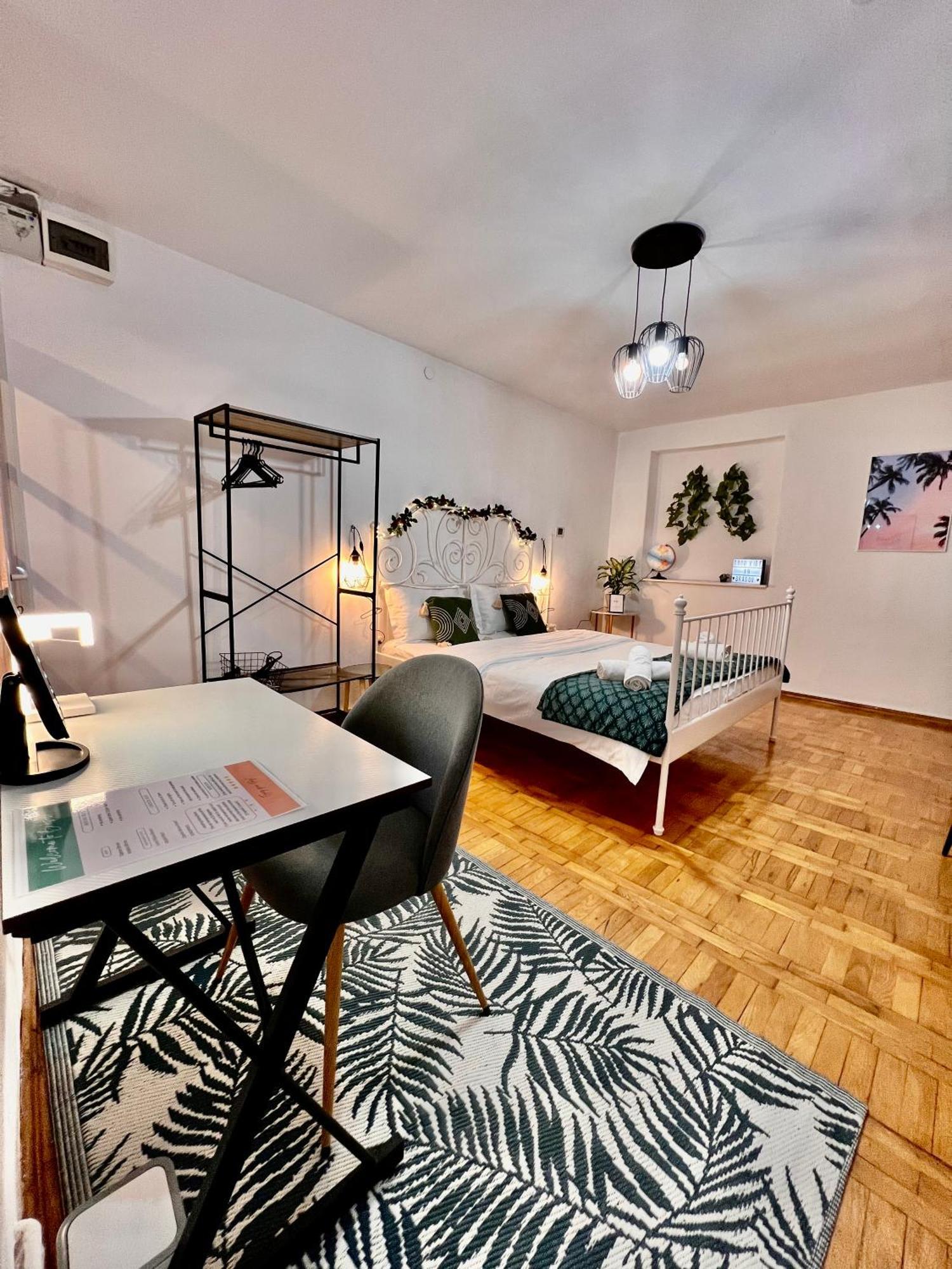 Old Town City Center Apartments Брашов Екстер'єр фото